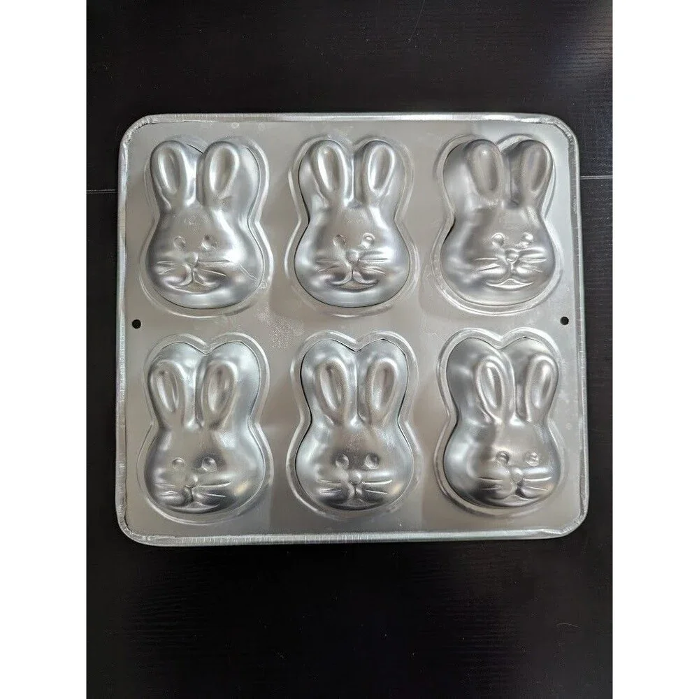 Wilton aluminum easter